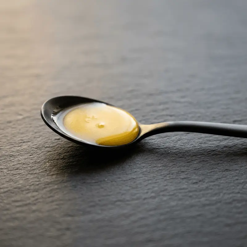 KI-generiertes Symbolbild: Grass-Fed Ghee (Geklärte Weidebutter)